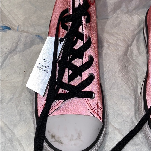 Shoes - Picture 2 of 7